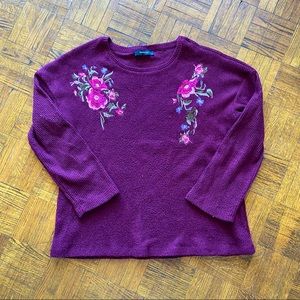 Women Sweater Embroidered with Flowers